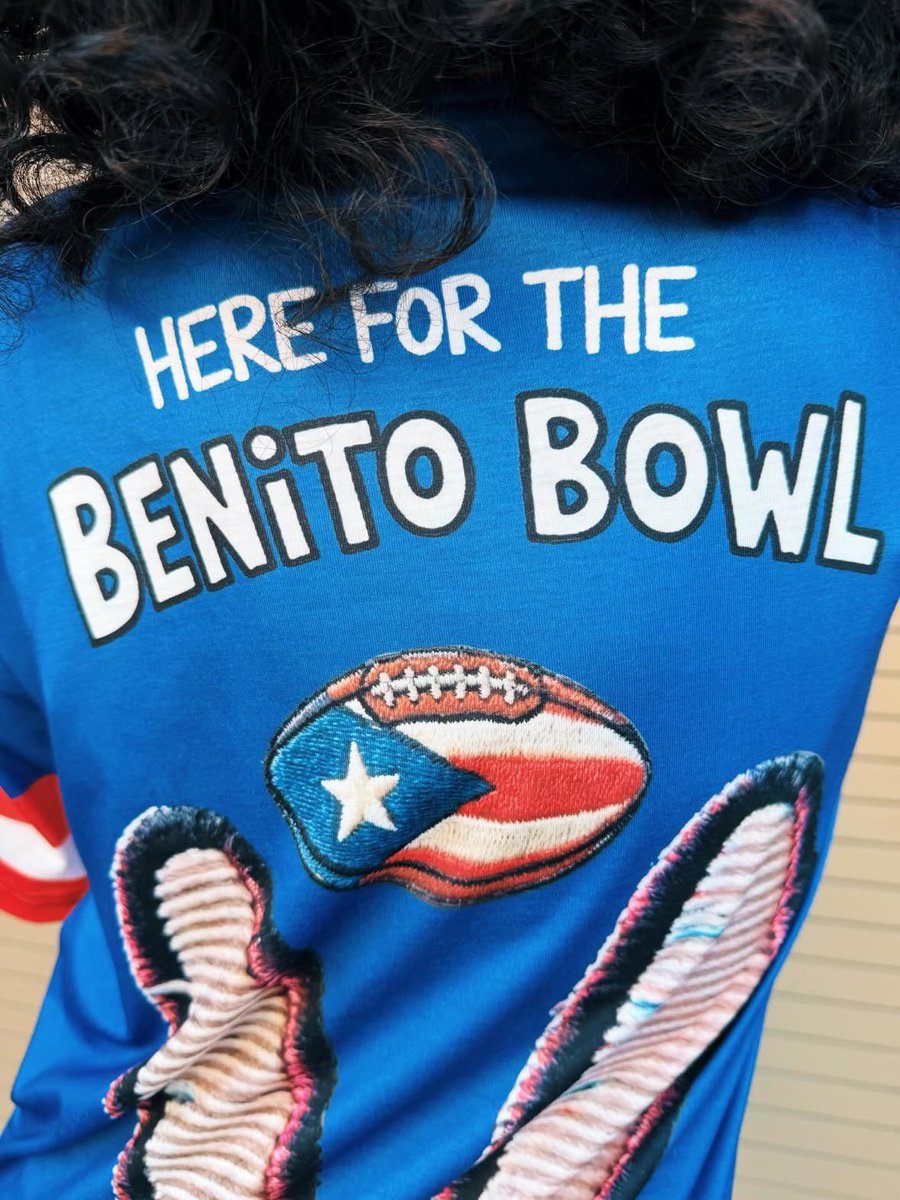 Kerry Washington shows off her Bad Bunny jersey ahead of the #SuperBowl Halftime Show:

“Benito Bowl is my Super Bowl 🏈🏟️”