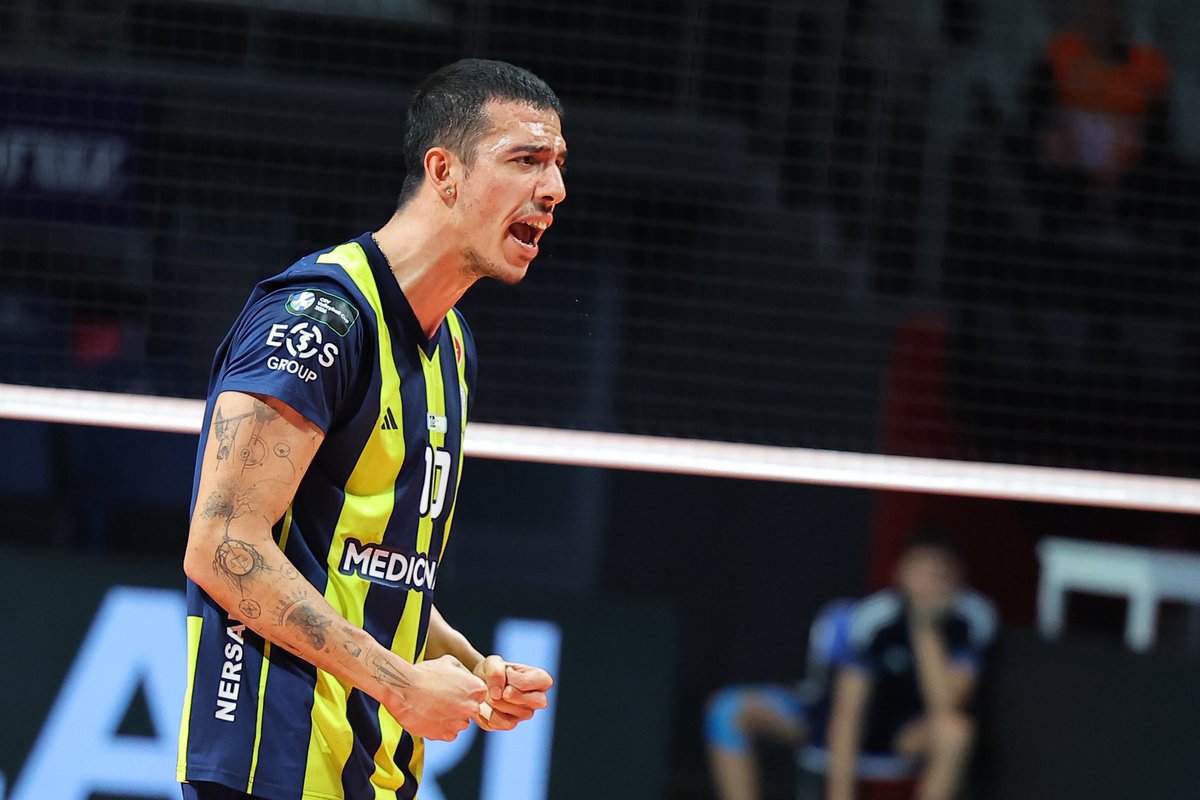 FBvoleybol's tweet photo. 📸 Galibiyetimizden kareler.
#FBvALY https://t.co/tyaaAbYVDb