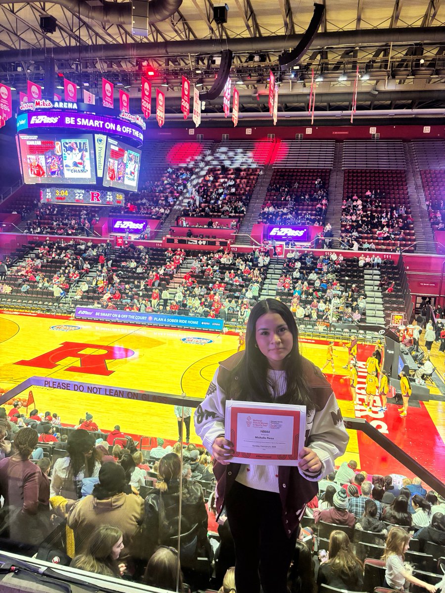 Congratulations to senior Michelle Perez for being awarded the NJSIAA National Girls &amp; Women in Sports Award!! @prowlsathletics #GoOwls