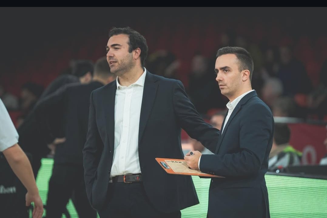 juliansevilla's tweet image. Miércoles 11 @MarioRHurt encargado de scouting de @cbsfemenino en el Space a las 20:0 compartiendo @BasketEnSevilla con @hez_her y @ElBanqillo y actualidad de la victoria de nuestras chicas q nos saca de descenso y las derrotas de @cbmoron y @caja87basket suman ambos 2 seguidas.