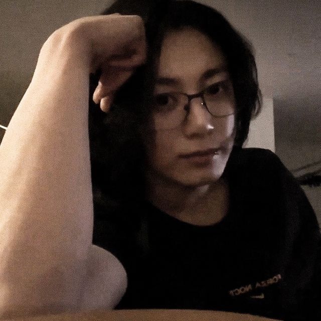 Dontsaytoloveme's tweet photo. #jikookau | Nerd boy🤓

Onde Jeon Jungkook é um garoto que ganha uma bolsa de estudos para a escola dos seus sonhos.

Ou, onde: ninguém avisou para Jimin que o novo garoto era surdo. https://t.co/ymbW4NncqG