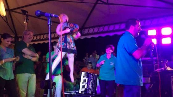 <a href="/matteosalvinimi/">Matteo Salvini</a> E certo che stai con lui, avete la stessa testa di cazzo. È fascista, razzista, sessista e omofobo come te. 
Non poteva essere diversamente