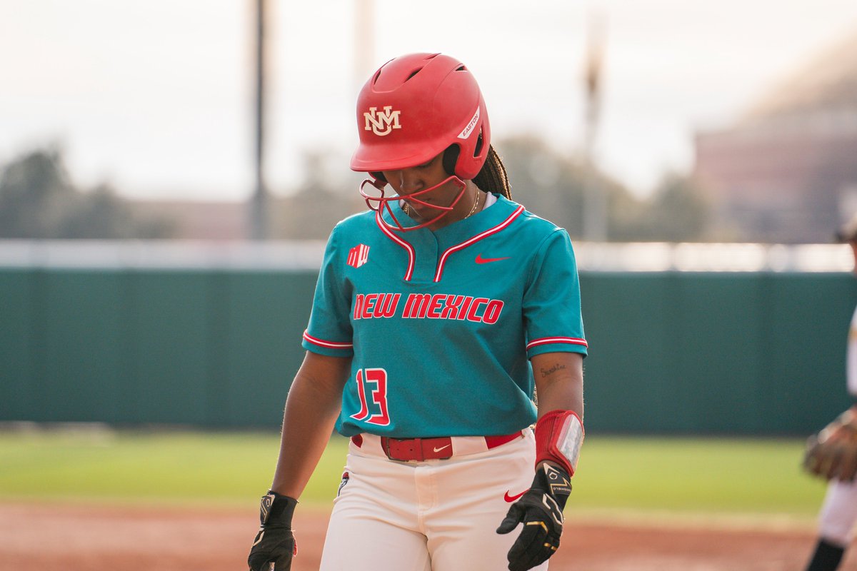 UNMLoboSB's tweet photo. Heading to ↓6 with a 2-0 lead.

Bri leads the Lobos off. 
#GoLobos https://t.co/YHyzL0CBcZ