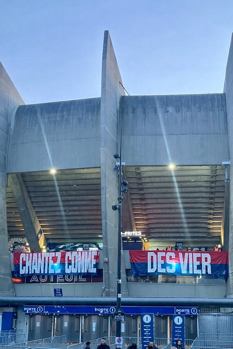 Ils ont oublié le S, c’est kalamars 😂😂😂 
ALLEZ L’OM aaaah 🩵🤍