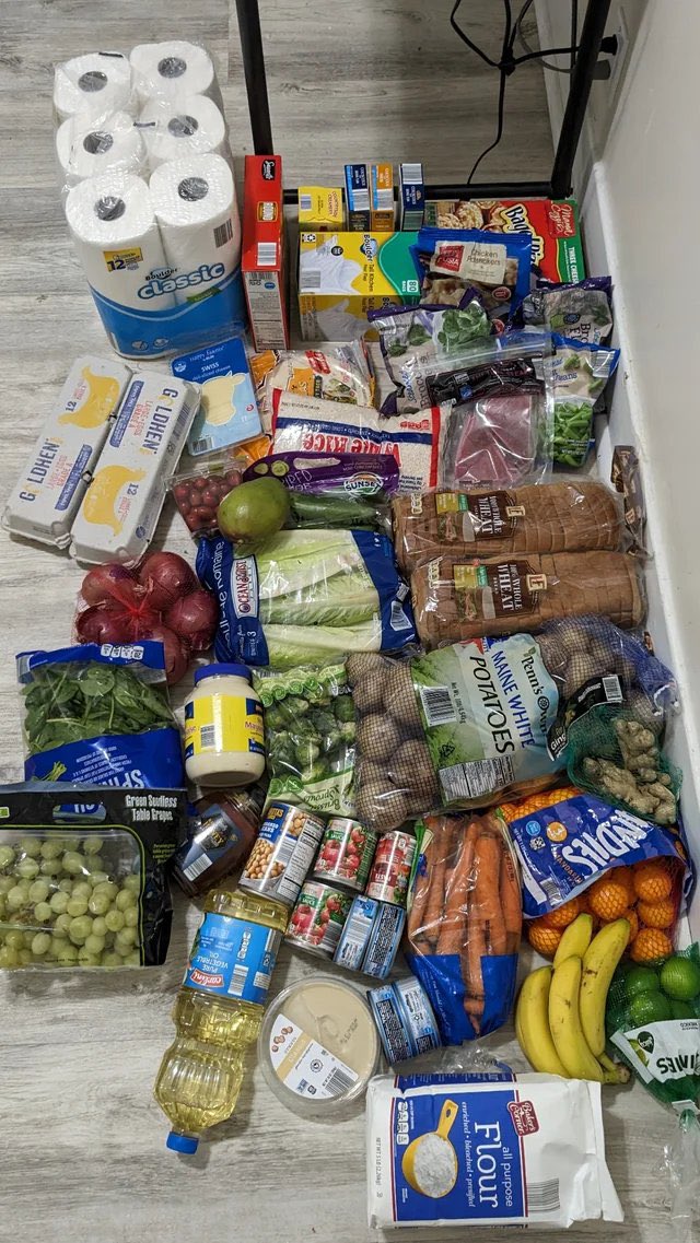 tufpraise's tweet image. This is what $108 from Aldi gets you: