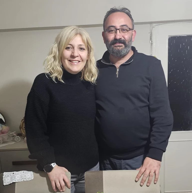 SABIKALI TUVTÜRK ÇALIŞANI KEKO BOKSÖR tarafından KATLEDİLEN,

POLİS MEMURU.

Sesinizi çıkarmazsanız, bir sonraki KEKO YUMRUĞUNU da siz yiyebilirsiniz.