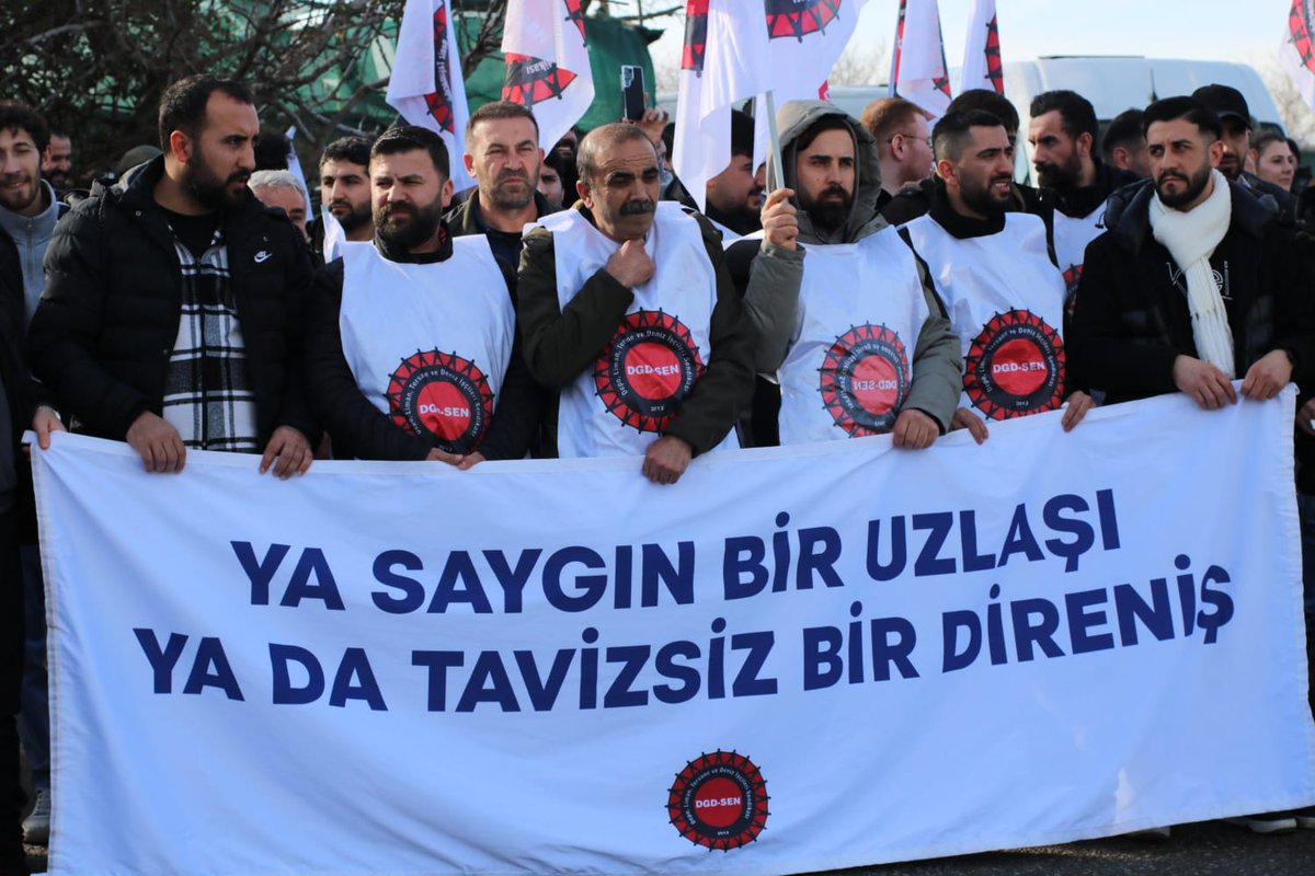 MuratBOSTANCI34's tweet photo. Aynı gün içinde en az 10 Migros mağazasına giderek alışveriş yapan müşterilere boykot çağrısı yapacağım.Migros depolardan 300 işçi atıldığını yönetimin zalimlik yaptığını haykıracağım.Talepleri derhal kabul edin iş barışı sağlansın.
#MigrosBOYKOT https://t.co/Kbb8oW3etR