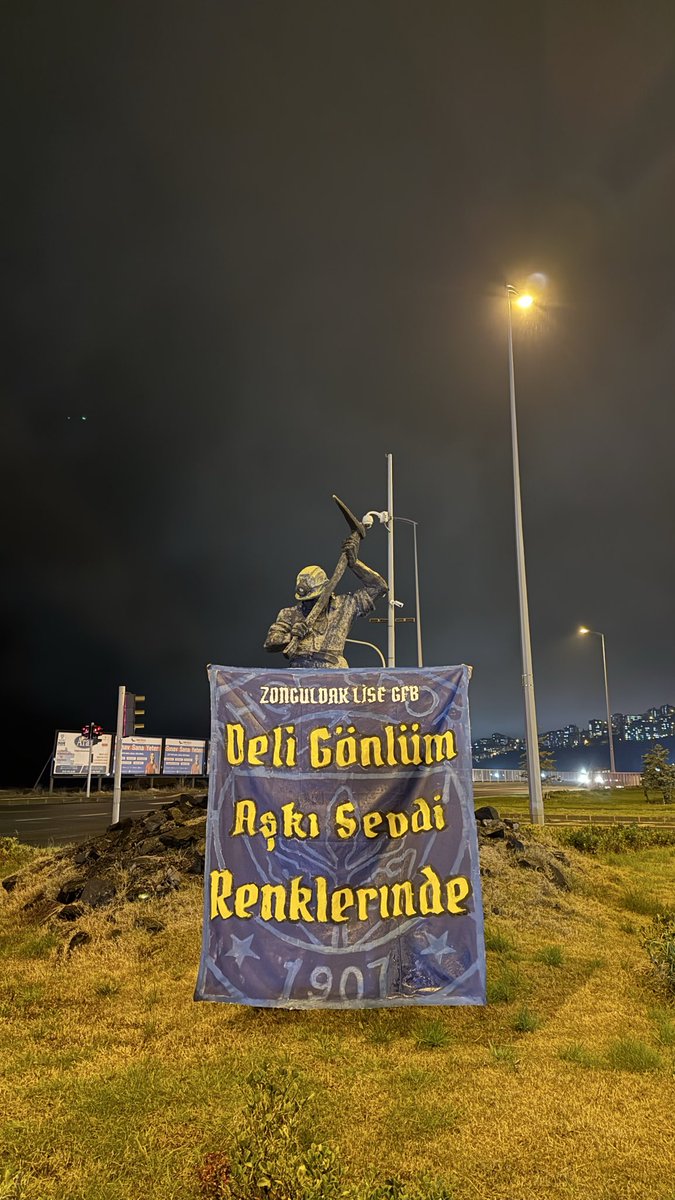 DELİ GÖNLÜM AŞKI SEVDİ GÖZLERİNDE..

#ZonguldakGFB
#ZonguldakLiseGFB