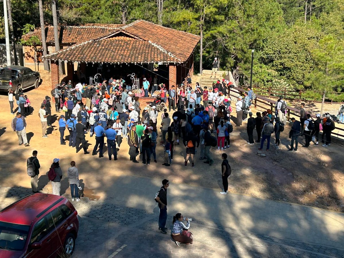 Con alegría se dio la bienvenida a los aventureros por parte del gobierno local del municipio de Cinco Pinos 🌲 

#NicaraguaFascinanteIrresistible