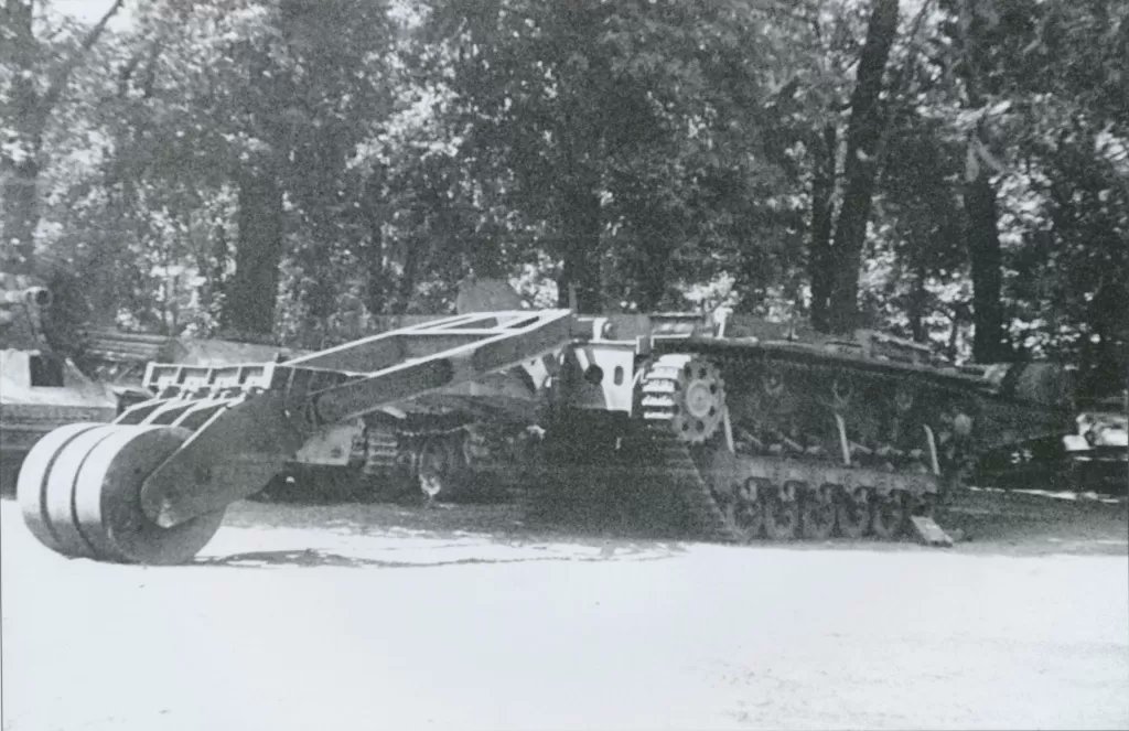 TRUFAULT's tweet image. Minenräumpanzer III; La Historia de un Vehículo que "pasaba or encima de los campos de minas".
youtube.com/live/MNyJJZyfo…
🇩🇪💣💥
#MinenräumpanzerIII #panzer #mines #Historia #WW2 #WWII #segundaguerramundial #war