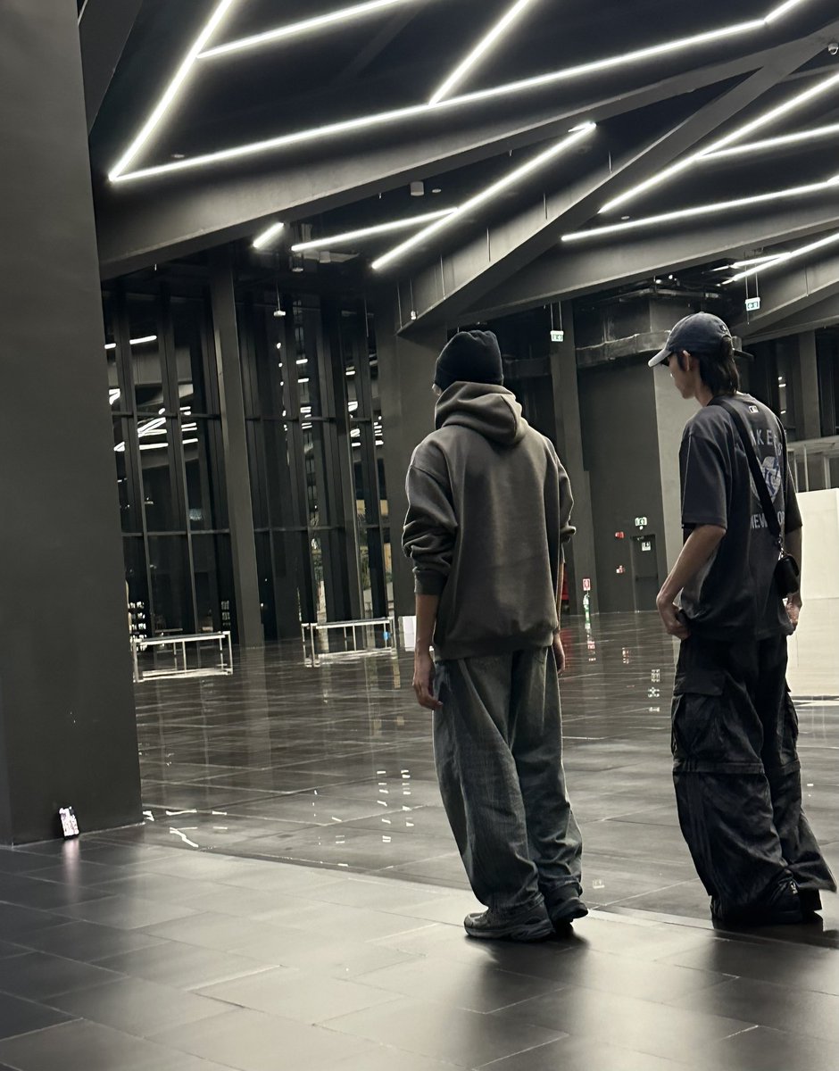 beibei_krit's tweet image. แต่อยู่กัน 4 คนนะ อือๆ