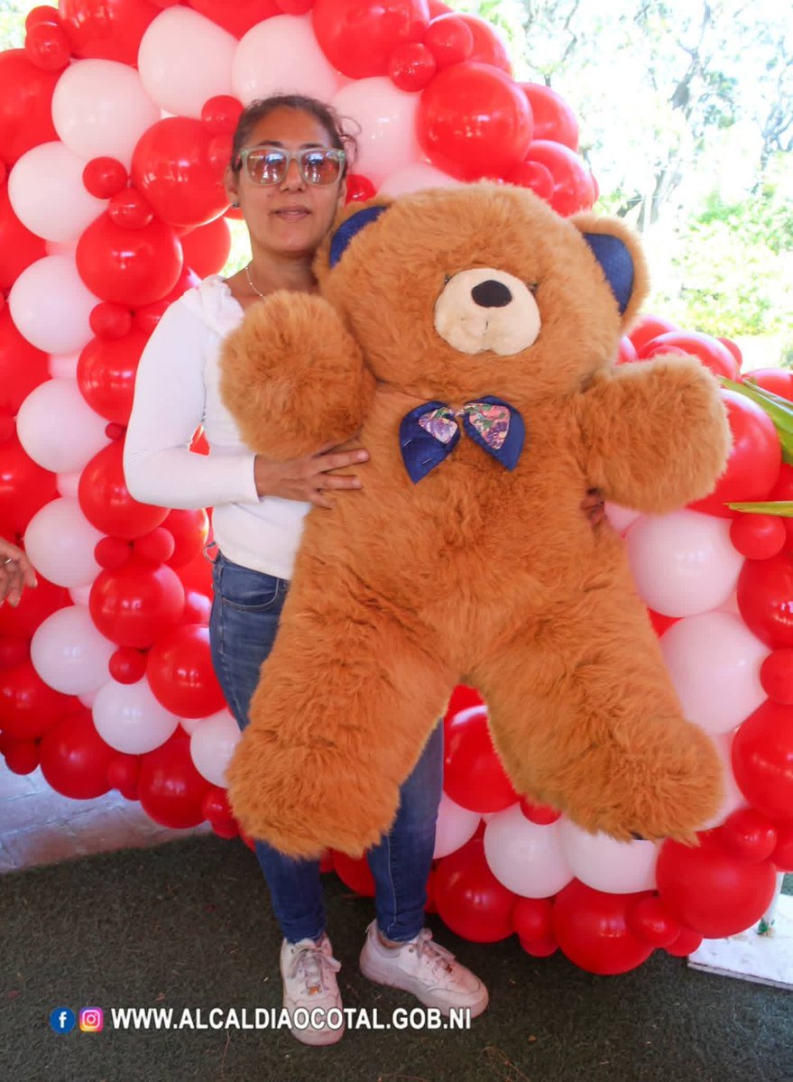 Zona selfie del amor y la amistad en Ocotal 💖

La alcaldía instaló este espacio en el parque central 16 de Julio para compartir momentos inolvidables 📸

Un lugar para la familia, amistades y parejas, donde el pueblo convive, disfruta y se lleva recuerdos llenos de alegría 🤝