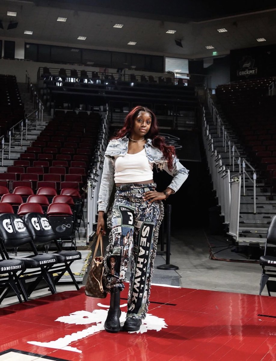 PG1 repping <a href="/Eman7Nick/">Nick Emmanwori</a> for GAMEDAY today❤️🔥
#scwbb