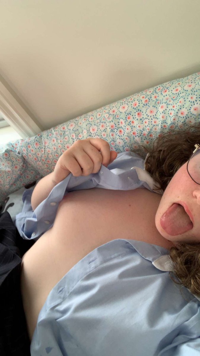 beantslisa's tweet photo. Hiii new to nsfwtw 
18 / bi
I speak french &amp; English
Little sub 

Can we be moots 🥺
♡ and ↻ for moots !! https://t.co/2xFHOhPoNL