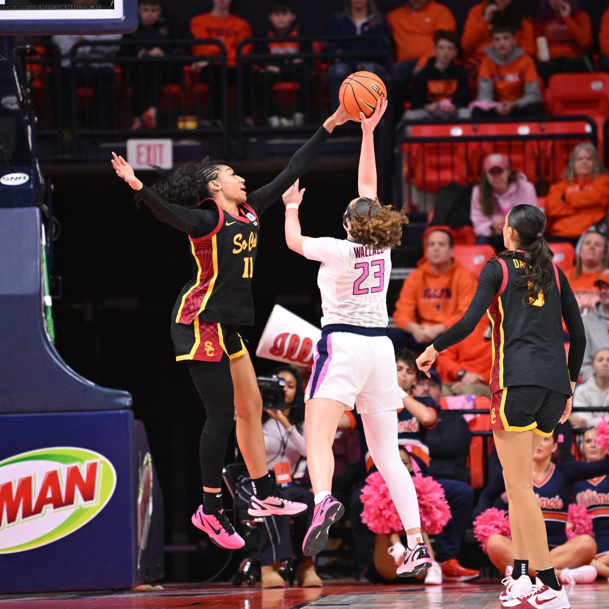 USCWBB's tweet photo. Kendawg clamps are a sight to see 🔒 https://t.co/GDGR9oorj0