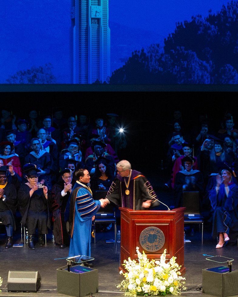 UCRiverside's tweet image. It’s official! ✨UC Riverside inaugurated its 10th chancellor S. Jack Hu, who described UCR as standing at a defining moment. Check out these photos, then read more about Chancellor Hu's message ➡️ news.ucr.edu/articles/2026/… 

#ucr #ucriverside #inauguration @UofCalifornia