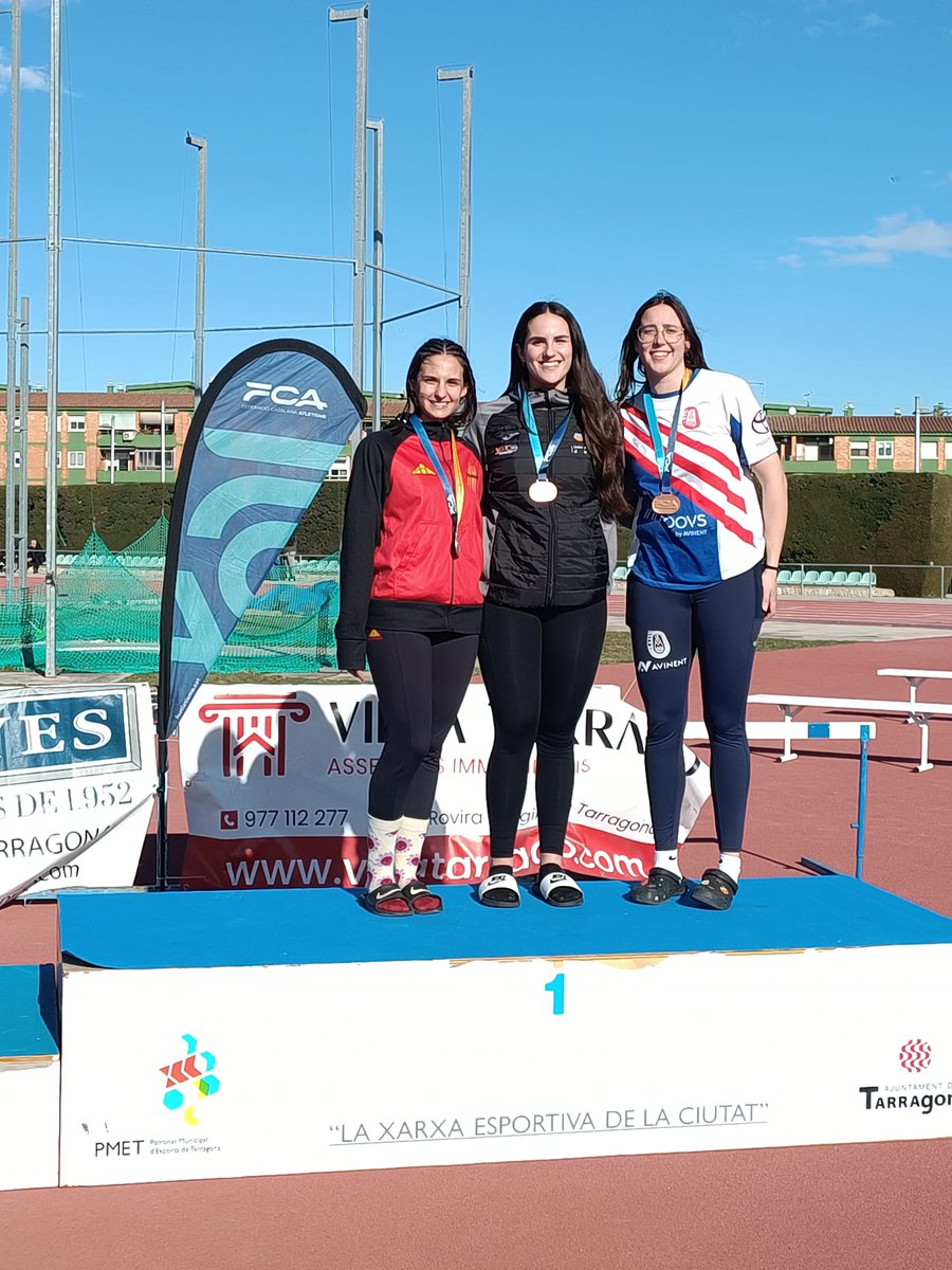 Aisha Mariche, bronze absolut i titol sub23 en jabalina (38,97m). Mar Santanach bronze sub23 en Martell (47,55m), en el català de llançaments, a Tarragona.
#Manreea #atletisme #llançaments