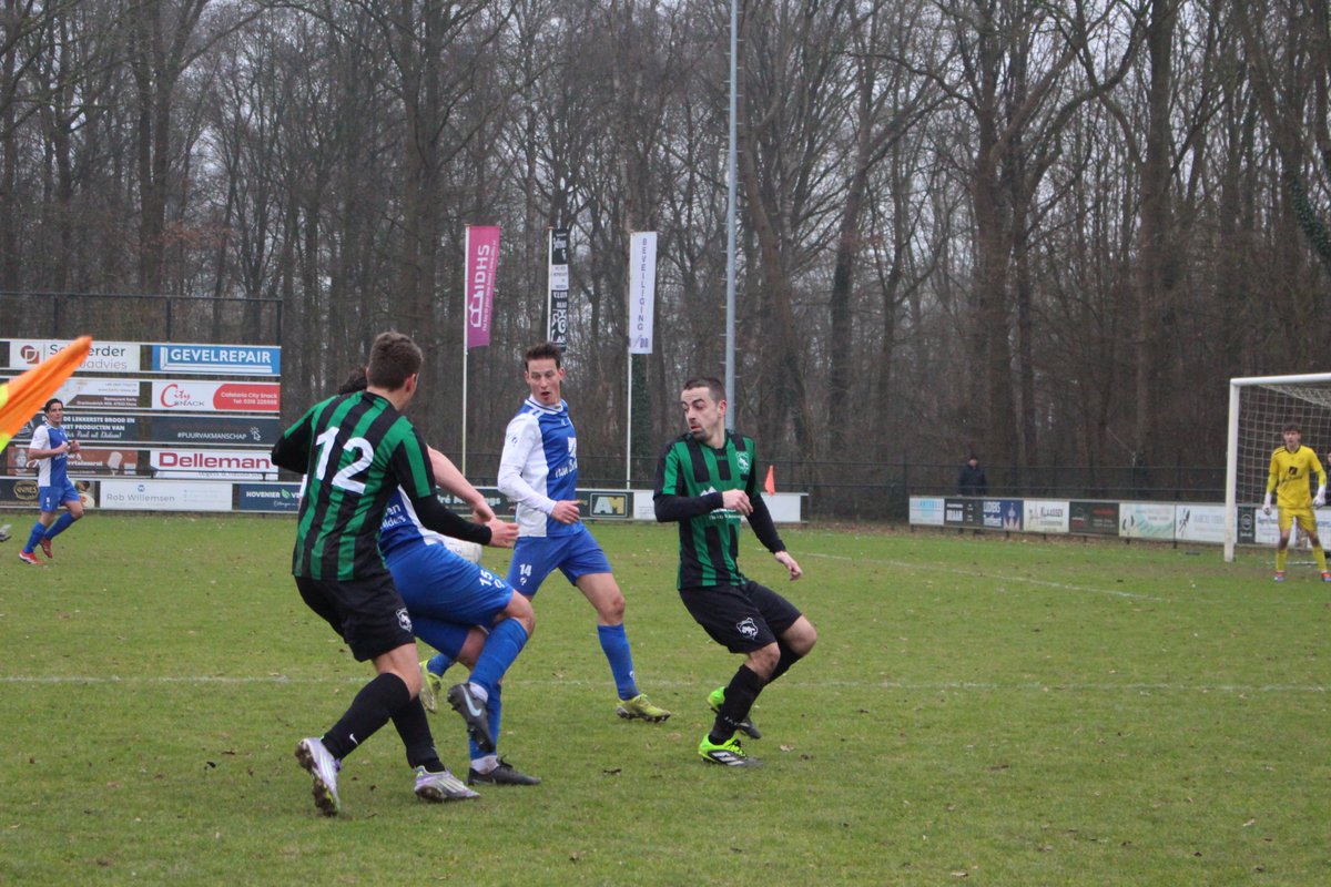 Sprinkhanen speelde vandaag thuis tegen PAX, helaas werd de penalty (Wesley Mortier) in de laatste seconde gestopt door de doelman van PAX. Daardoor verloor Sprinkhanen met 1-2. Pupil van de week was Railey Tonk wedstrijdsponsor was Vriendengroep De Boejes sprinkhanen.nl