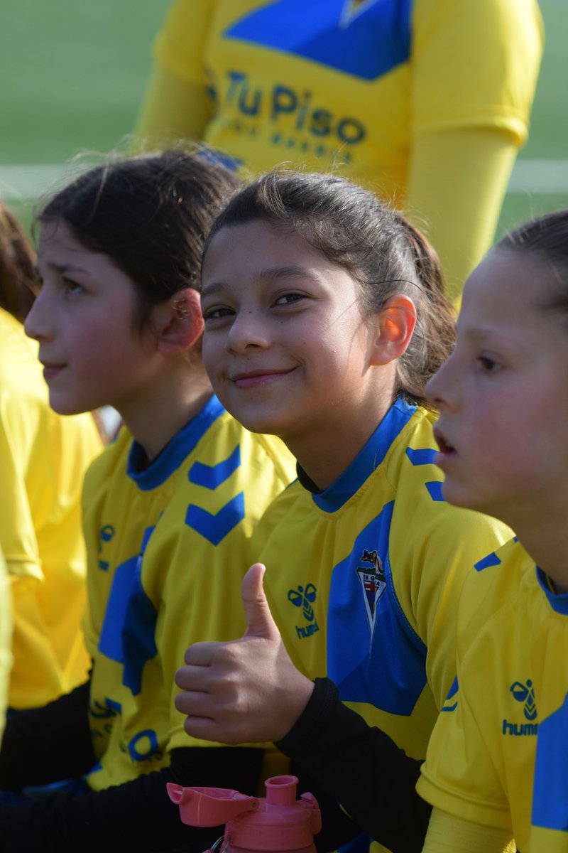 𝗚𝗥𝗔𝗡 𝗙𝗜𝗡 𝗗𝗘 𝗦𝗘𝗠𝗔𝗡𝗔 👍🏻

#SoydelaGuine🇸🇪 | #Futfem