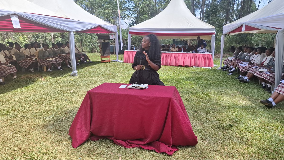 sarahmunyi's tweet photo. I had a great time speaking to Candidates at Kabare Girls High School , Kirinyaga County during the target setting day! 

Setting a target is the first step towards turning the invisible into visible! 

I reminded them that the small things are the big things in the pursuit! https://t.co/DbO9ZiMIep