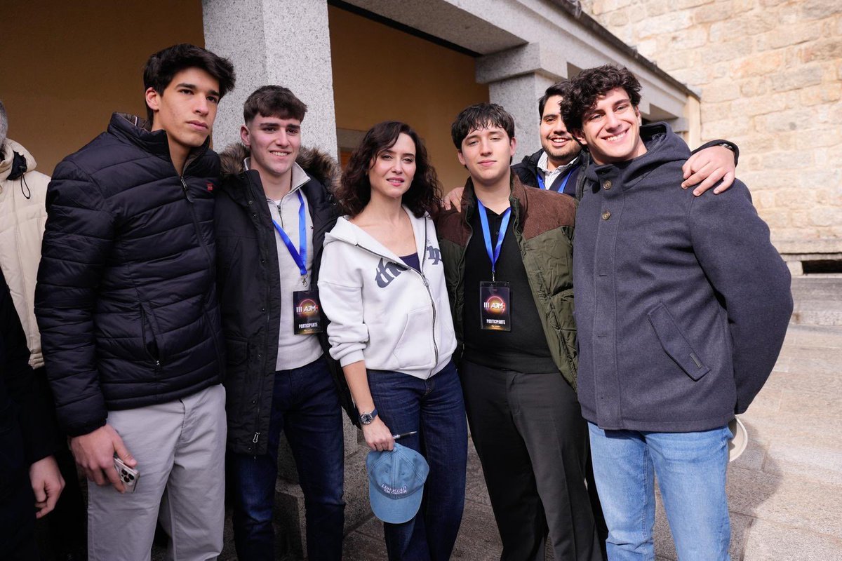 IdiazAyuso's tweet image. España tiene una juventud con ganas de salir a conquistar metas, a trabajar duro, a ser responsables y dueños de su futuro.

Fuera del PSOE state hay un gran mundo de posibilidades: es la libertad. 

Enhorabuena @nnggmadrid. #IIIAcademiaJuventudMadrileña