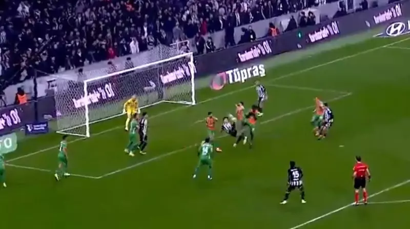 Hyeon-Gyu Oh ilk maçında hem penaltı kazandı hem de böyle bir gol attı, "Oh" çektirdi herkese. #BJKvALY