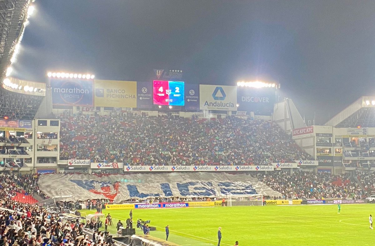 jcsego's tweet photo. Hermosa #NocheBlanca2026 @LDU_Oficial https://t.co/YZypmm33Do