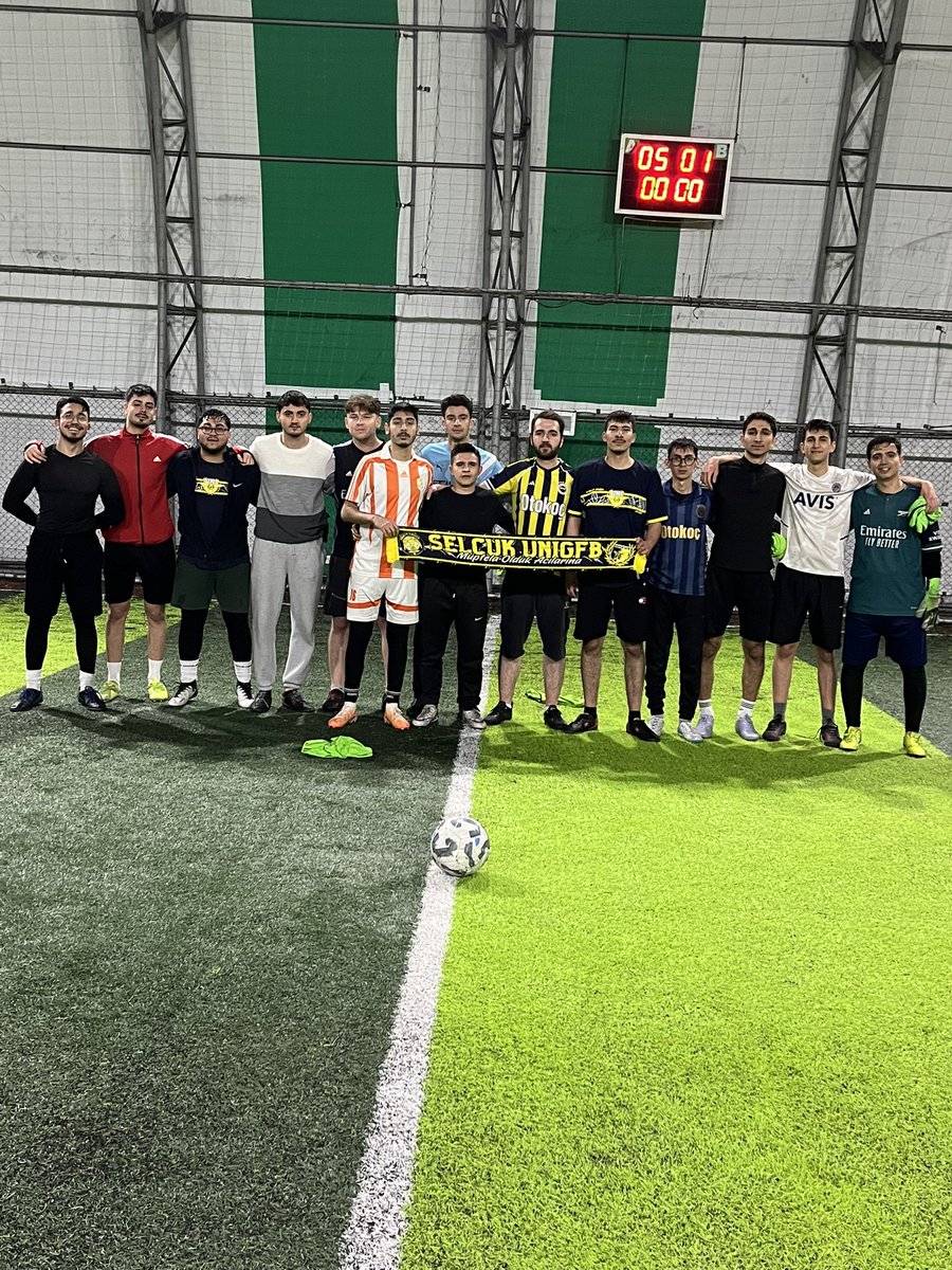 SelcukUNIGFB ailesi olarak halı saha organizasyonumuzu gerçekleştirdik.

#GucluSelcukGucluUni
#BarisAyasinKardesleri
#UNIGFB