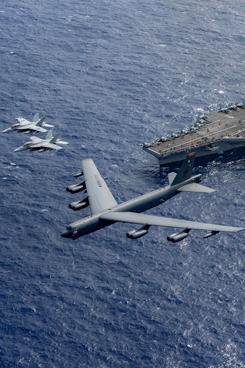 Jasonlu2020's tweet image. 🇺🇸美军B-52战略轰炸机已部署至卡塔尔Al Udeid基地，作为轰炸机特遣部队的一部分，旨在威慑伊朗。改进型B-52以强大火力与地毯式打击闻名。五角大楼强调此举为保护美军与盟友，美军防空体系强大。紧张局势持续，外交谈判也在进行中。#中东战争#国际局势#伊朗#美国#最新消息