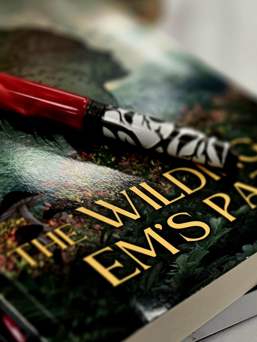AnaKWrenn1's tweet photo. I've really enjoyed signing copies of The Wilding of Em's Path and Strange Attractors at ReadOUT Literary Festival.
The conversations with readers have been heartwarming.
So proud of the cover artists with @YlvaPublishing
#writerslife
#ReadOUT
#literaryfestival https://t.co/vLjwXr4V1b
