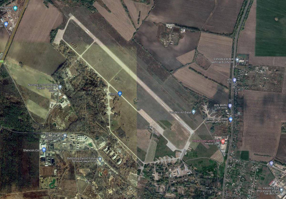 🔥 Уже несколько часов на авиабазе Васильков под Киевом бушуют пожары и раздаются вторичные детонации после прилёта 6 баллистических ракет "Искандер-М"