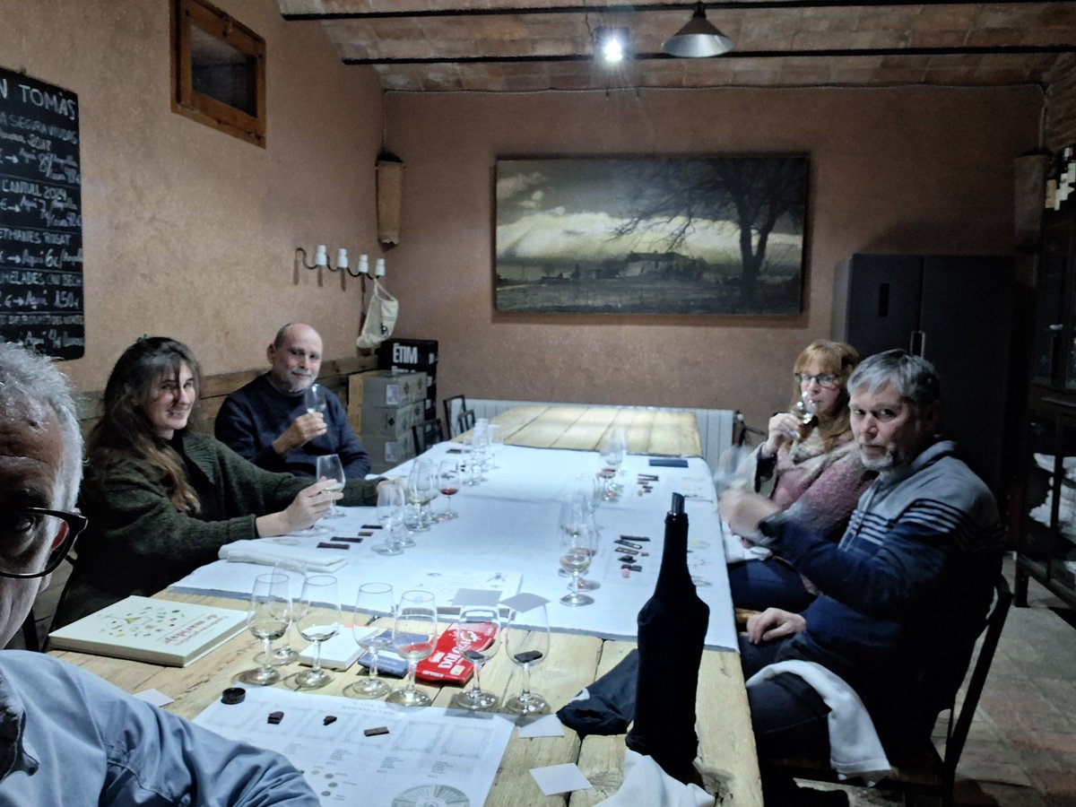 xbassa's tweet image. Acabem els tastos de dissabte amb un tast de xocolates maridades amb vins: cacaus del Perú, brasil, São Tomé, Nicaragua, Congo, Ghama, Guayaquil.... amb diferents proporcions de cacau, dels del 74% fins al 100%.
#cantomas #xavierbassa #chocolate #xocolata