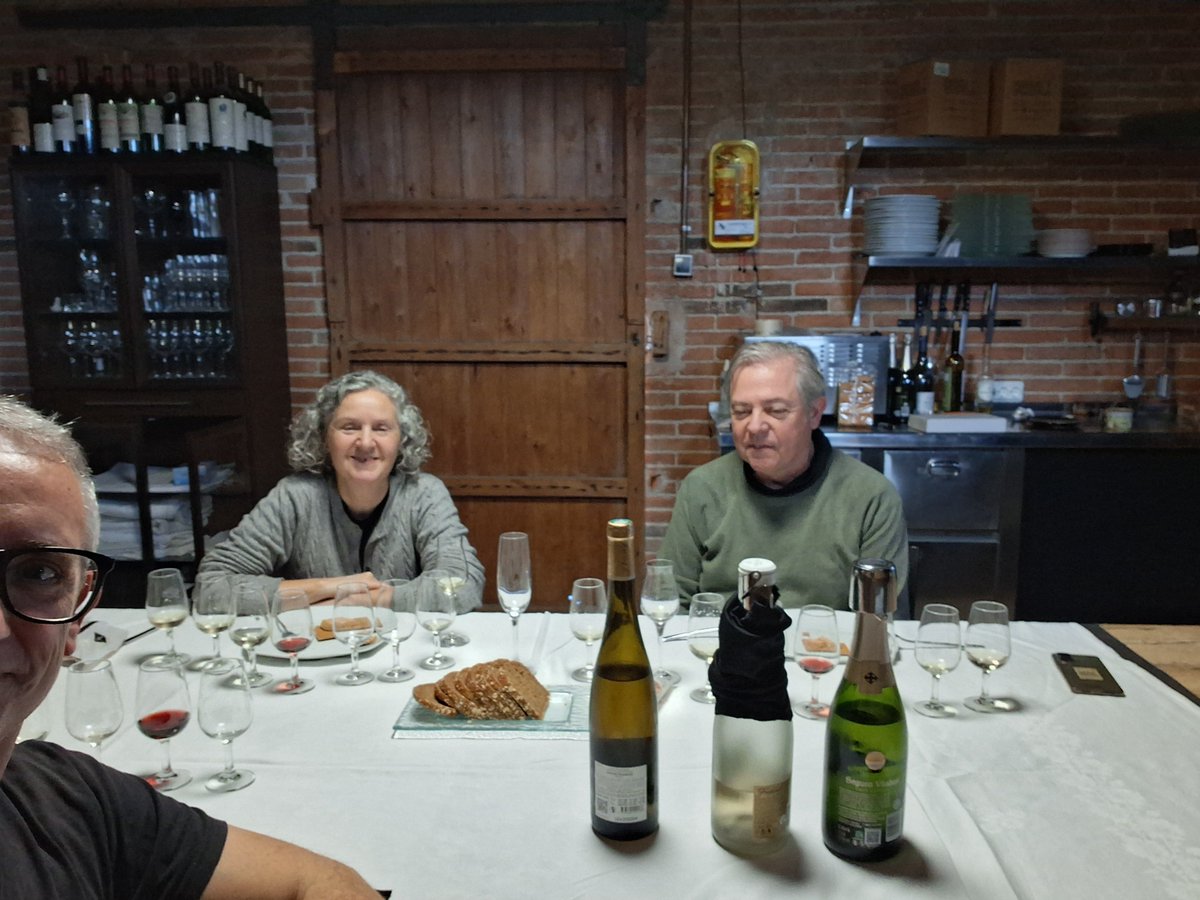 xbassa's tweet image. Finalitzem el cap de setmana amb un tast de foies acompanyat de diferents propostes de begudes, mouse, micuit, entier , bloc.... d'ànec i d'oca. Festival!
#cantomas #xavierbassa #foie #foiegras