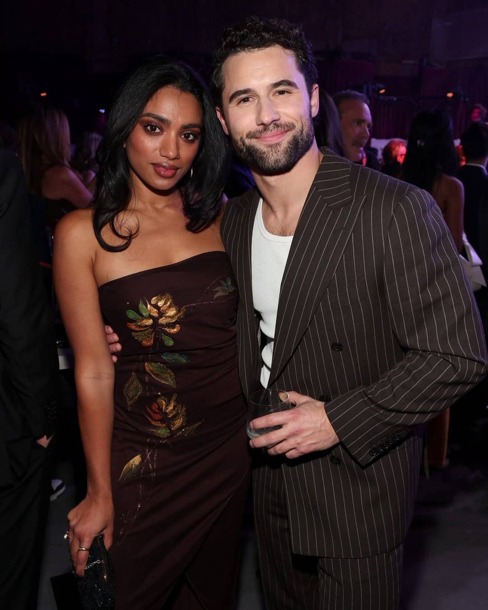 howsueseesit1's tweet image. 