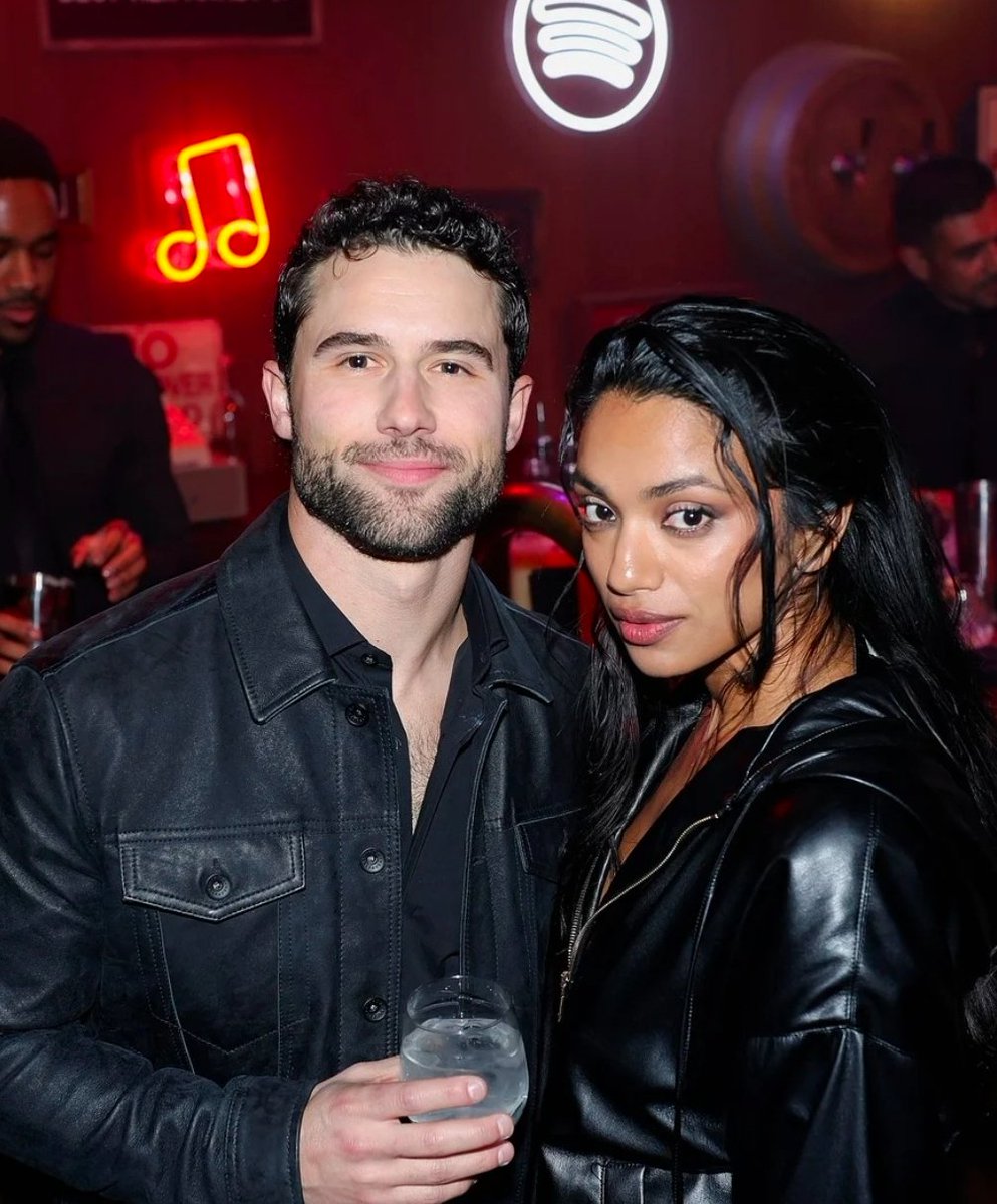 howsueseesit1's tweet image. 