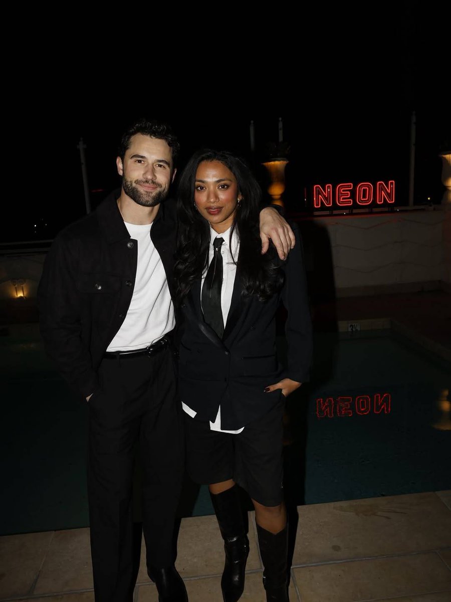 howsueseesit1's tweet image. 