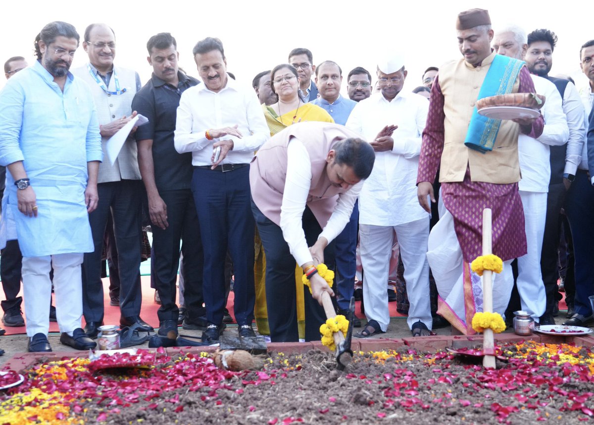 InfrabuzzNagpur's tweet photo. So happy for Nashik. Finally, the ground-breaking ceremony for airport expansion took place. Hopefully, it will open new doors for the progress of Nashik.
#Nashik #Airport #Maharashtra #Aviation #Ojhar https://t.co/AUU22esU7d
