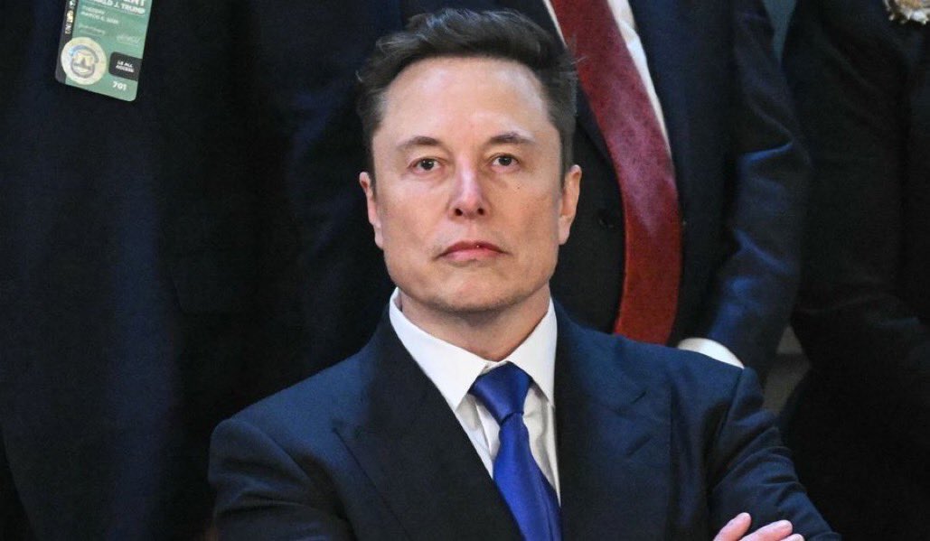 NewsLiberdade's tweet image. 🚨URGENTE - Elon Musk acusa Steve Bannon, um dos principais conselheiros de Trump, de ter lavado dinheiro para pessoas más

“Bannon estava lavando dinheiro para pessoas más”