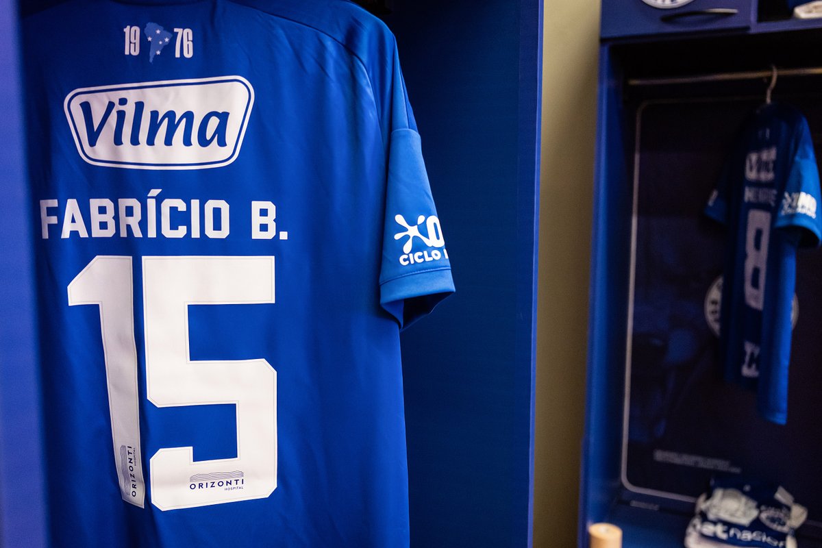 Cruzeiro's tweet photo. Fotos do vestiário celeste!

📸 @ggaleixo / Cruzeiro

#CRUxAFC #GrandeCampeão https://t.co/l2fYD07B9I