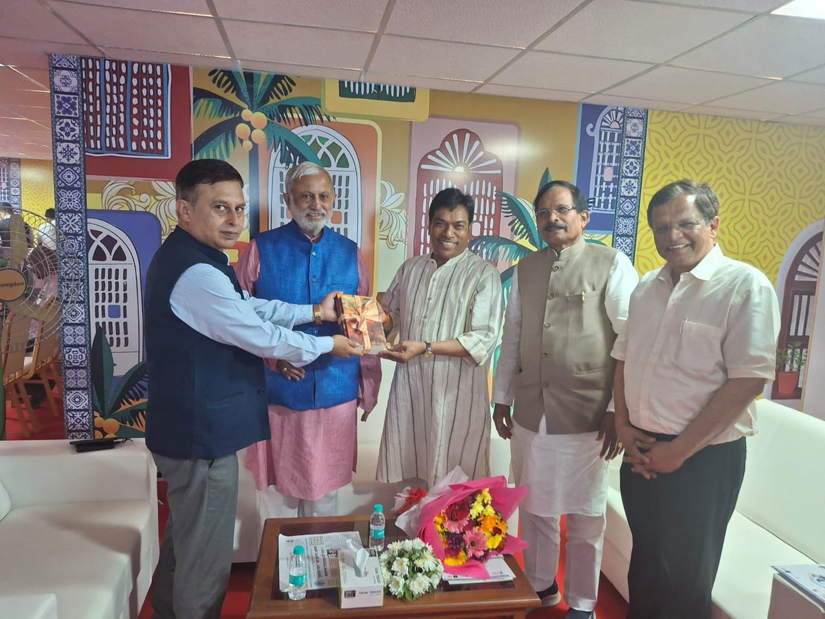 DamuNaik's tweet image. Pleased to attend the Goa Book Festival 2026, organised by the National Book Trust in Panaji, in the presence of distinguished dignitaries.
A vibrant platform promoting a culture of reading and intellectual exchange.