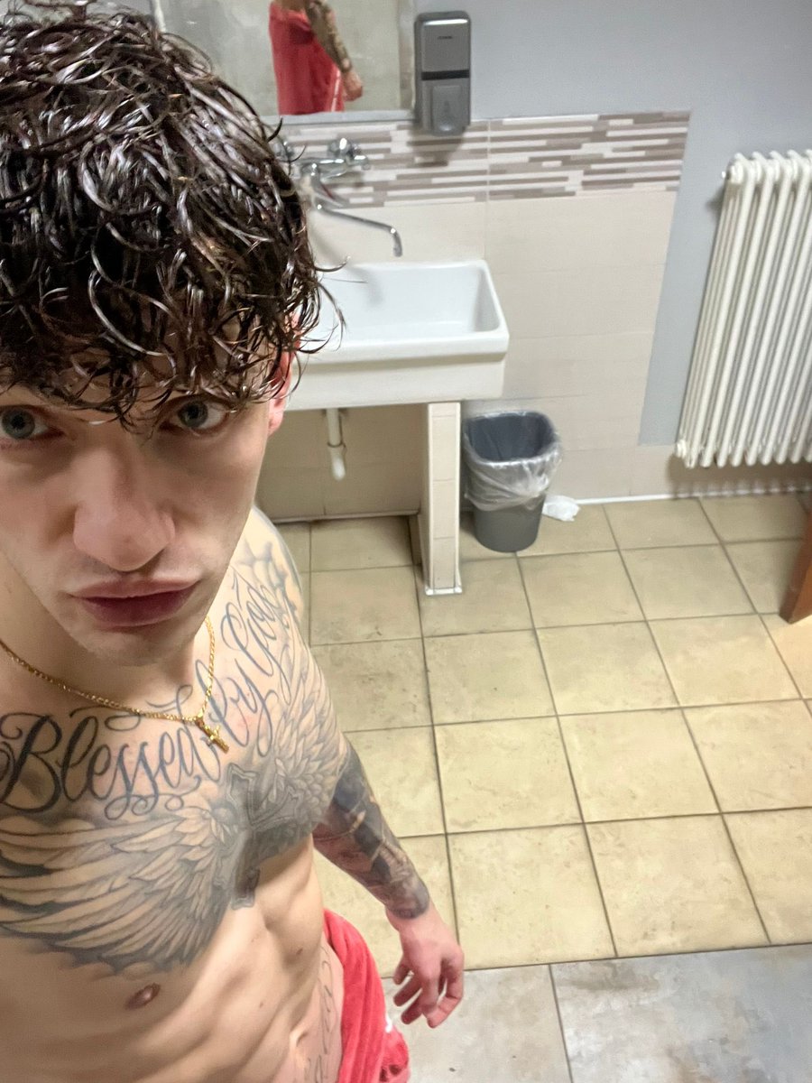 Tonyxl00's tweet photo. 😩😩 https://t.co/Q3w0NhxWzx