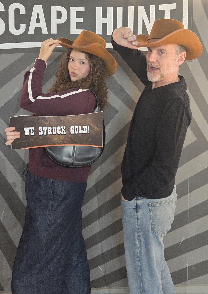WE ESCAPED...! #SHOULDADONE 🎊

#DAVIDDEXDEXTERMASSEY #THEMERRYWIDOW #TILLICENT #VERITY #TIMMYALEXISCARRINGTONWARD