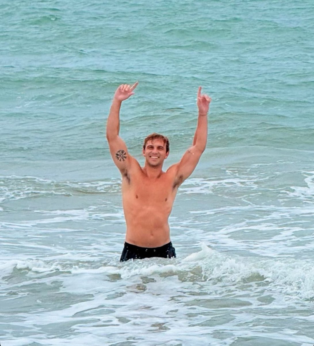 Lo feliz que está, te amo disfruta