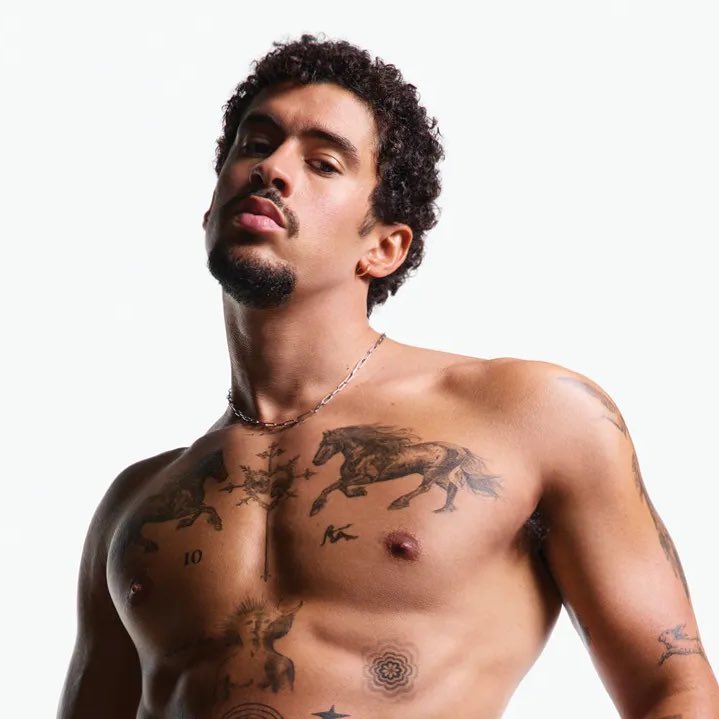 glindaupland's tweet image. which side are you on?

like/rt for Bad Bunny              comment for Trump