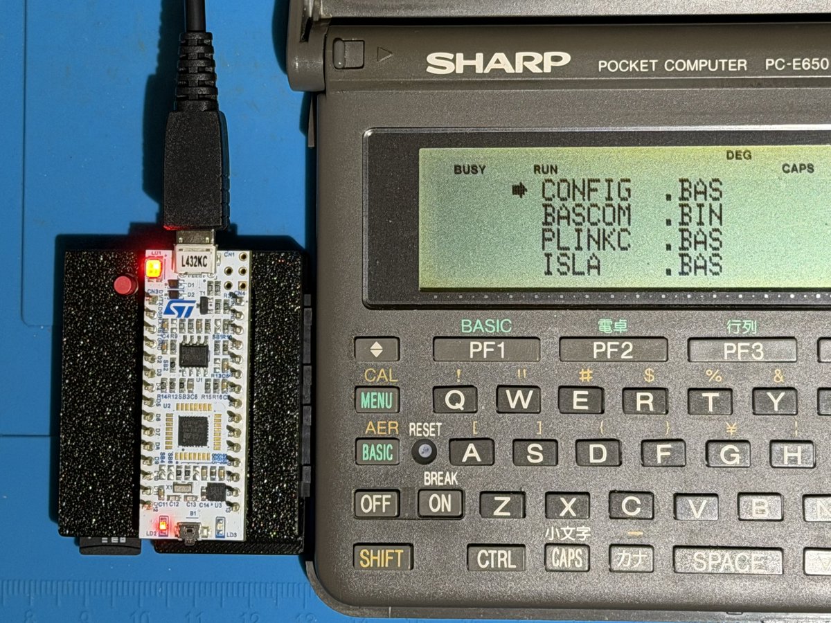 Le he comprado a <a href="/poyokoma_danna/">ぽよこまだんな</a> otra placa del CE-140F (emulador), porque me gusta tener los componentes duplicados por si alguno se estropea 😊
El nuevo diseño es mucho más limpio y profesional. ¡Muy buen trabajo!
#PCE650