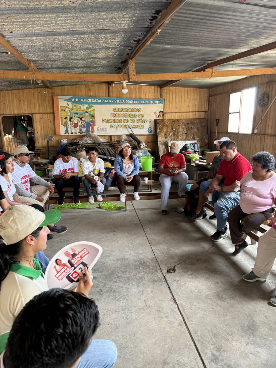 IndiraHuilca's tweet image. Visitamos las Lomas de Paraíso, en Villa María del Triunfo. Junto a vecinos y vecinas recorrimos esta valiosa Área de Conservación Regional, cuidada y defendida por la propia comunidad organizada, que día a día enfrenta la amenaza de los traficantes de tierras y la inacción de