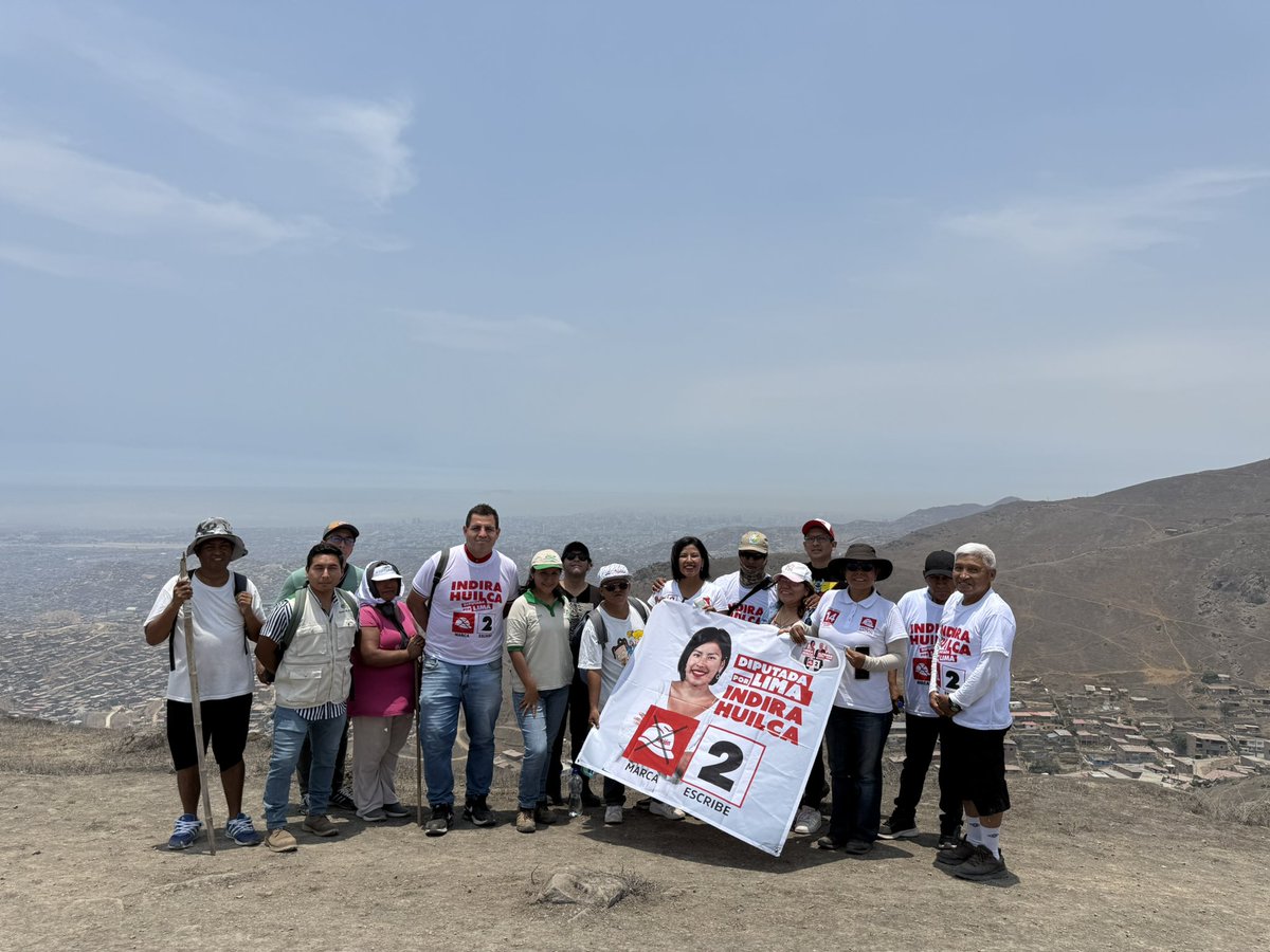 IndiraHuilca's tweet image. Visitamos las Lomas de Paraíso, en Villa María del Triunfo. Junto a vecinos y vecinas recorrimos esta valiosa Área de Conservación Regional, cuidada y defendida por la propia comunidad organizada, que día a día enfrenta la amenaza de los traficantes de tierras y la inacción de