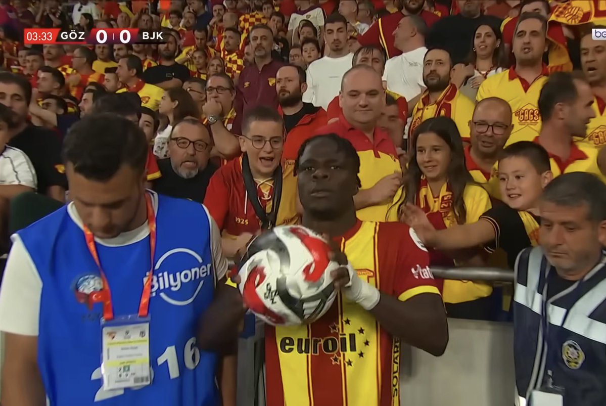 OsvaldoScwchln's tweet image. Sizle bizim aramizdaki farki anlatan, yuzlerce satira esdeger 2 poz.
Sizin medya saklabanliginiz, bizim cocuklarimizin gozunde isilti, mutluluk ve guven...
Sizin icin sosyal medya postu, bizim icin hayat meselesi…