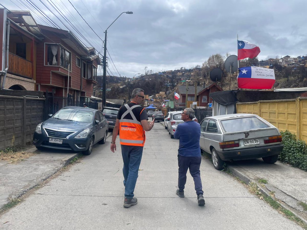senapredbiobio's tweet photo. ¡Continuamos avanzando en el proceso de rehabilitación en la región del Biobío! Nuestros funcionarios #SENAPRED se encuentran distribuidos en las diferentes comunas afectadas por #IncendiosForestales, revisando la instalación de #ViviendasDeEmergencia y su recepción. https://t.co/nuHcKrvb59