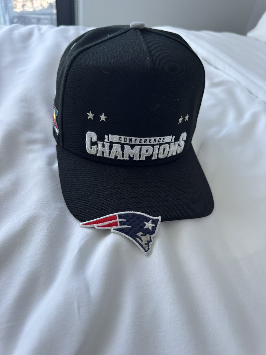 Received my AFC championship hat. Already falling apart. Fantastic needs to get it together. <a href="/End_Fanatics/">End Fanatics</a> <a href="/Fanatics/">Fanatics</a> #NEPats
